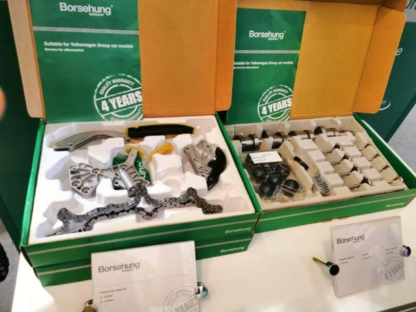 Фото выставочных образцов различных комплектов для двигателя фирмы Borsehung