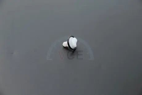 Клипса белая AUTOTECHTEILE 505 0515