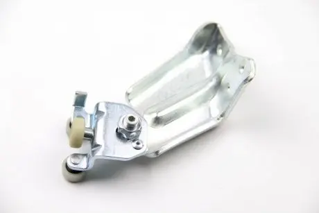 Ролик сдвижной двери ducato/boxer 06- (верхний/с кронштейном)) BSG BSG 30-134-023