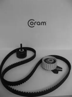 Ремень грм, комплект (ролики + ремень) CORAM KTC8676776