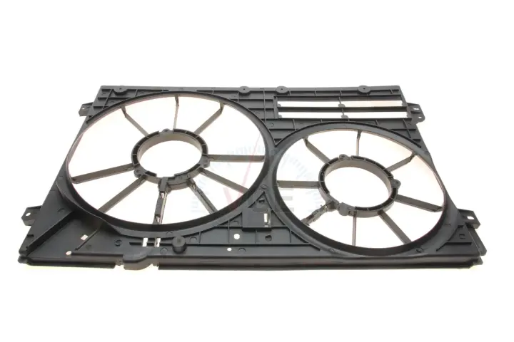 Фото 1 - Диффузор радиатора VW Jetta III 2.5 06-10 DPA 11211368802 Диффузор радиатора VW Jetta III 2.5 06-10 DPA 11211368802 (фото 1)