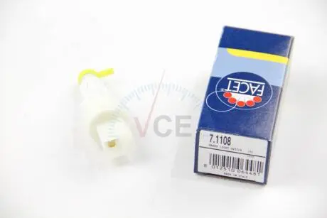 Выключатель фонаря сигнала торможения; выключатель, привод сцепления (tempomat) FACET 7.1108