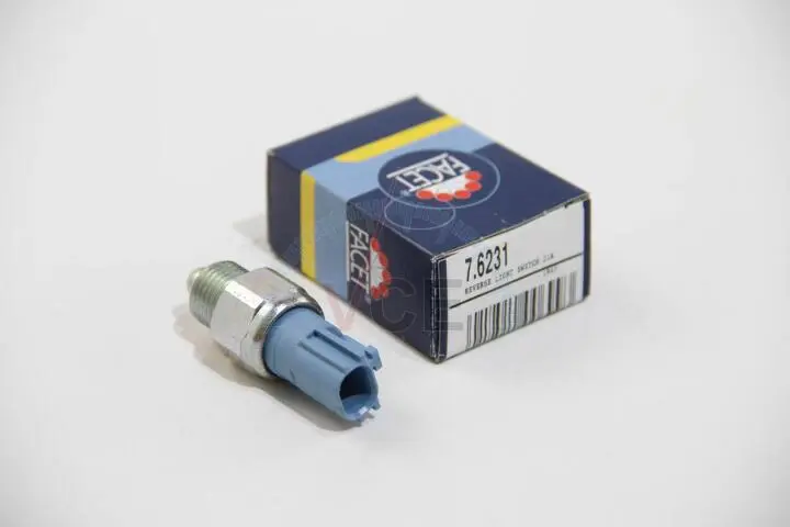 Выключатель, фара заднего хода FACET 7.6231 (фото 1)