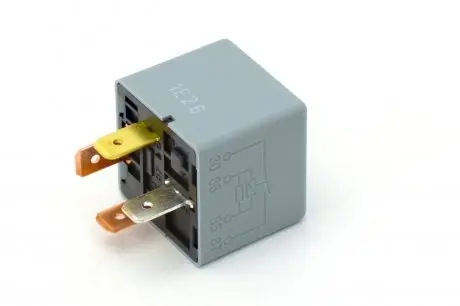 Реле топливного насоса и вентилятора выр-во General Motors 94580702