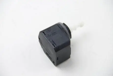 Регулировочный элемент, регулировка угла наклона фар HELLA 6NM 008 830-601