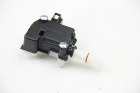 Актуатор центрального замка – 12v HELLA 6NW007546071