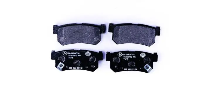 Фото 1 - Гальмівні колодки, дискове гальмо (набір) HELLA 8DB355012501 Гальмівні колодки, дискове гальмо (набір) HELLA 8DB355012501 (фото 1)