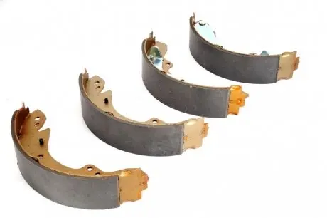 Комплект тормозных колодок LPR 00930