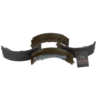 Комплект тормозных колодок LPR 04480