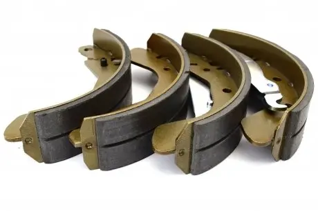 Комплект тормозных колодок LPR 06800