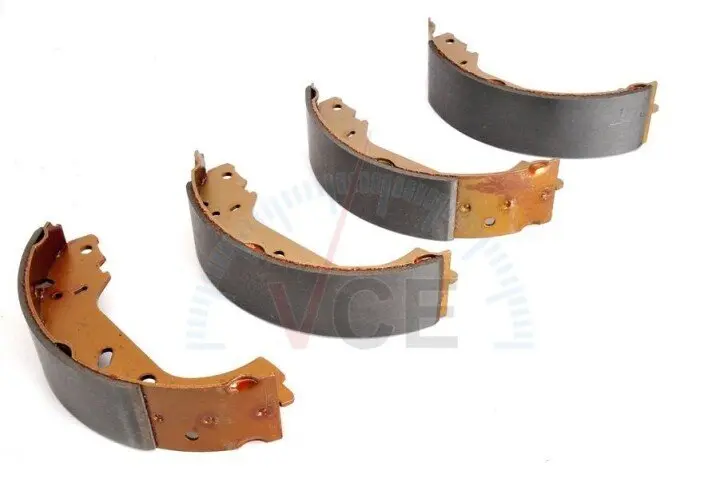 Комплект тормозных колодок LPR 07150 (фото 1)