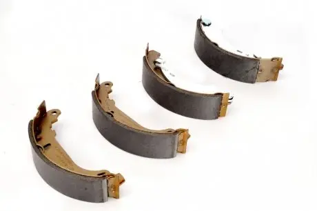Комплект задних барабаных тормозных колодок Dacia Logan та Sandero LPR 07490