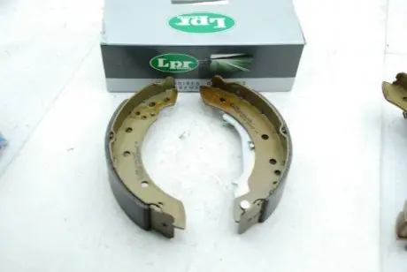 07130 комплект гальмівних колодок LPR 7130
