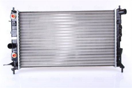 Радиатор, охлаждение двигателя Nissens 630771 (фото 1)