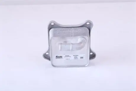 Радіатор масляний Nissens 90680