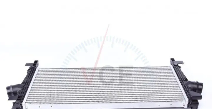 Інтеркулер NRF 30270 (фото 1)