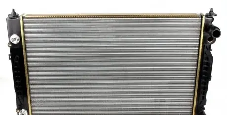 Радіатор, охолодження двигуна NRF 529504A