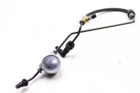 Трубка гидропривода сцепления с регулятором trafic 05- 2.0dci RENAULT 82 00 860 426