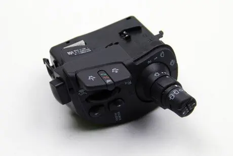 Переключатель стеклоочистителя RENAULT 8201590631