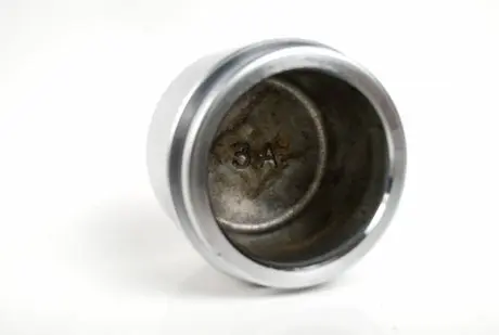 Поршень переднего тормозного суппорта TOYOTA 4773135040