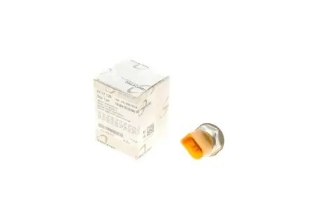 Датчик тиску палива vw caddy iii 1.6/2.0 tdi 10-/vw t5/crafter 2.0 tdi 09- TRUCKTEC AUTOMOTIVE 07.17.129